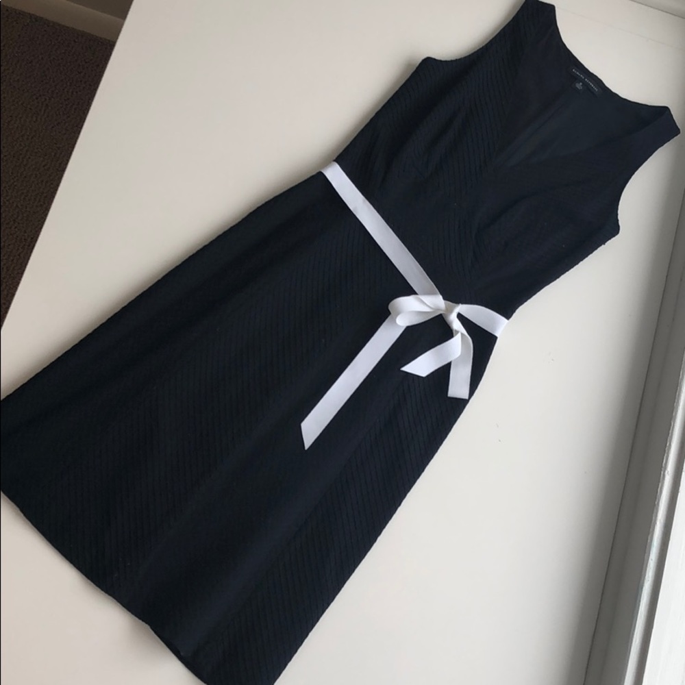 ❤️ Banana Republic v-neck dress with ribbon tie
